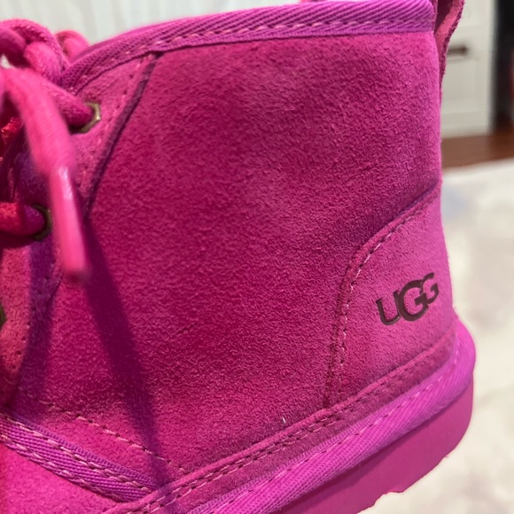 Girls pink UGG. Size 3, gently used. Worn once. Like new. - Picture 3 of 7